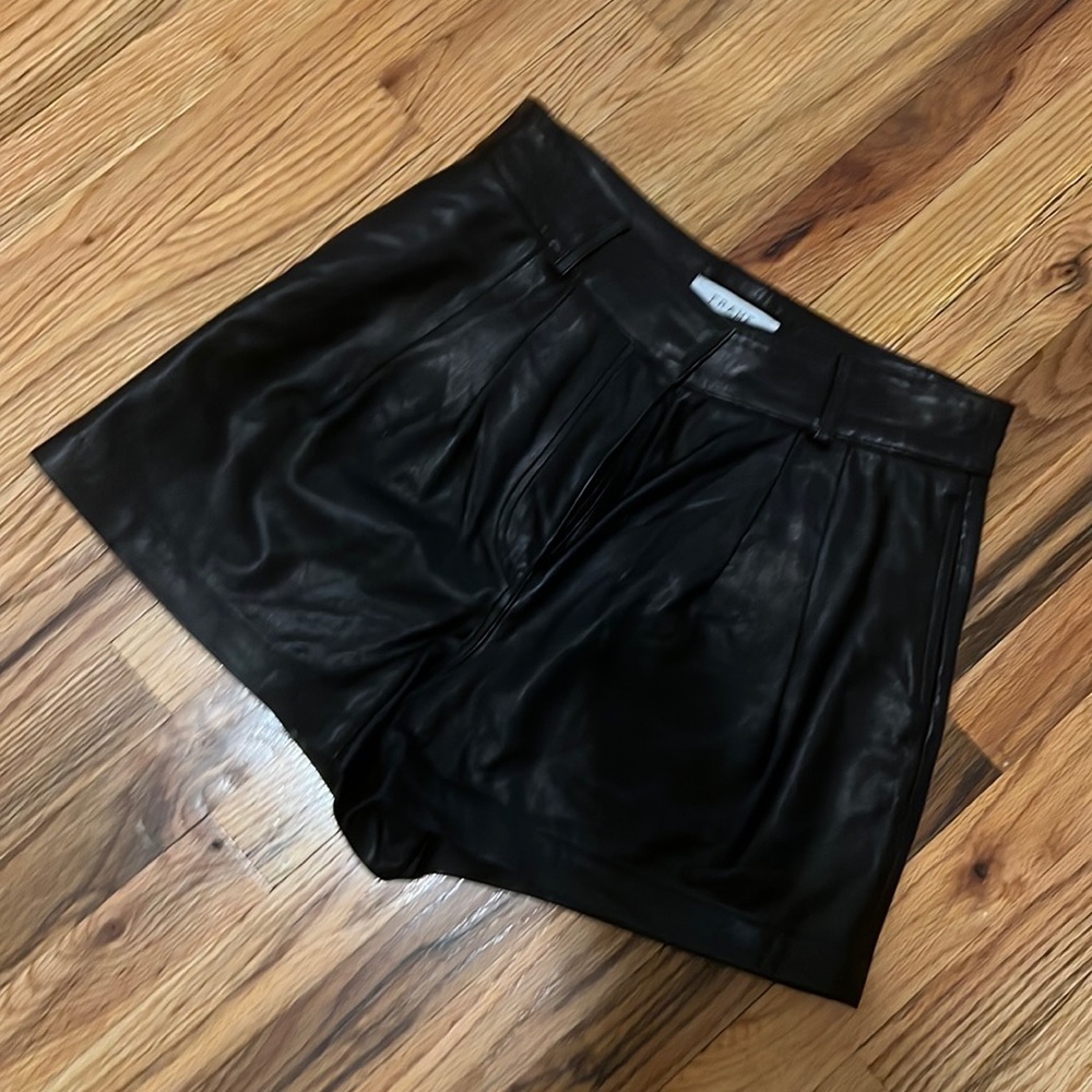 NWT Frame pleated leather shorts - black